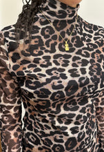 Load image into Gallery viewer, A stunning stainless steel PVD gold plated necklace with a pendant representing body positivity. The pendant showcases a women's body in a frame, symbolizing self-love and acceptance. Crafted with high-quality materials, this necklace promotes body positivity and empowers women to embrace their bodies