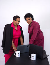 Load image into Gallery viewer, Swirl Stud Earrings